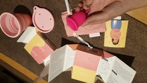 تجریه خرید کاپ قاعدگی لیوا فارما سایز کوچک به همراه لیوان کاپ قاعدگی لیوا فارما مدل Mate02