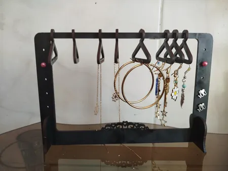 استند جواهرات مدل فروردین طرح چوب لباسی