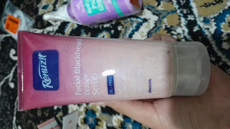 اسکراب لایه بردار صورت رینوزیت مدل blaser حجم 200 میلی لیتر