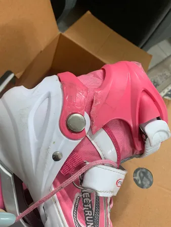 اسکیت کفشی استریت رانر مدل ۰۰۲ به همراه کلاه و لوازم ایمنی اسکیت