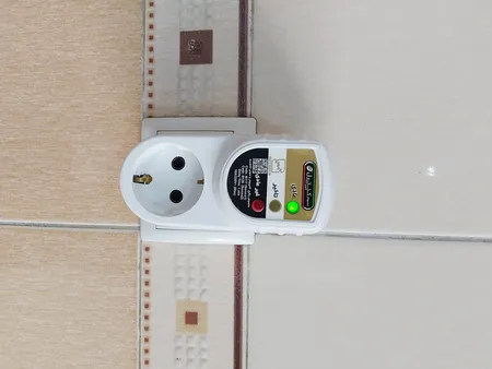 محافظ ولتاژ الکترونیکی نمودار کنترل مدل M117 طرح سورنا مناسب پکیج، کامپیوتر و لوازم صوتی تصویری