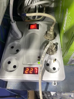 محافظ ولتاژ پارت الکتریک مدل شش خانه کد  P8796