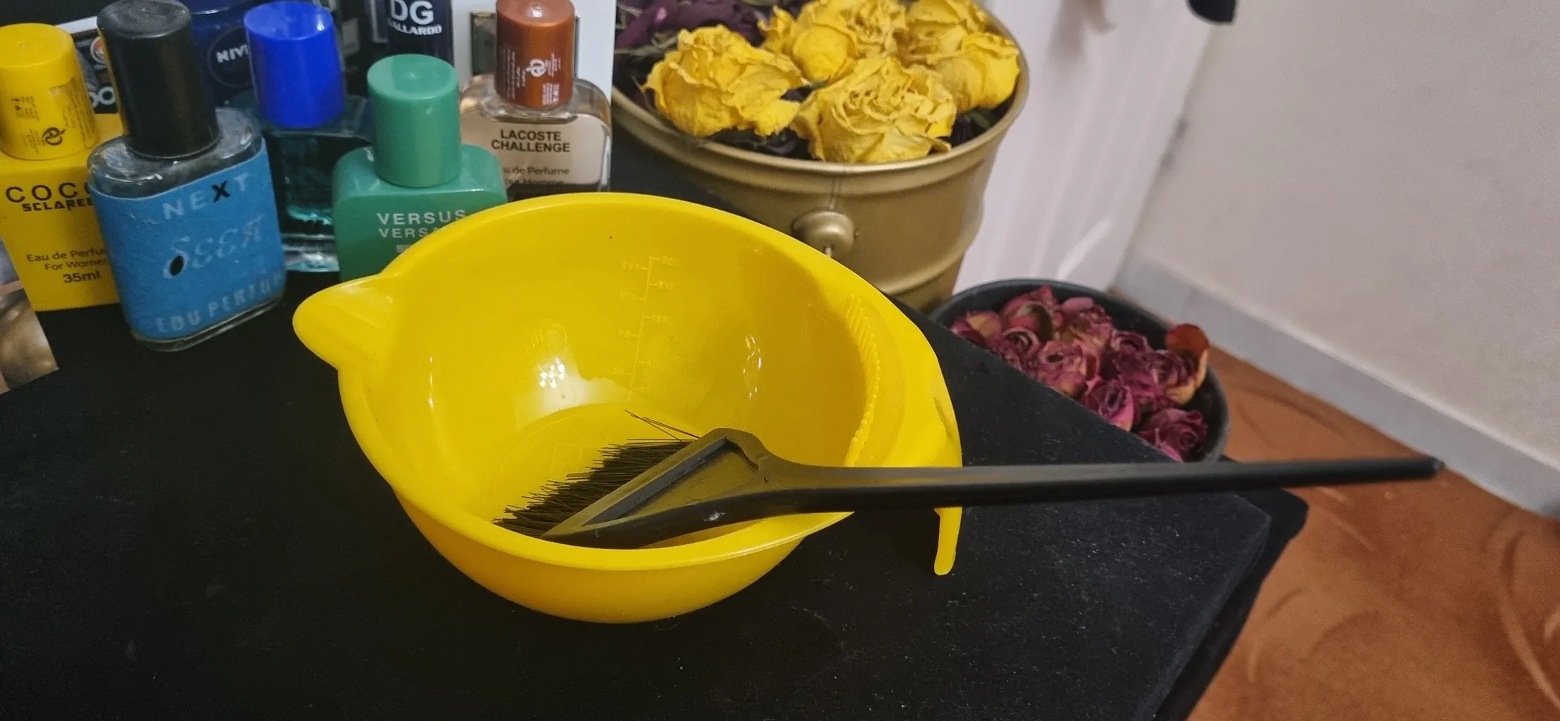 کاسه رنگ مو مدل Fashion به همراه برس رنگ مو مدل Hum