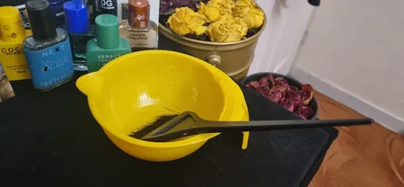 کاسه رنگ مو مدل Fashion به همراه برس رنگ مو مدل Hum