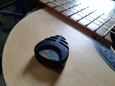 نگهدارنده پیک گیتار مدل VC40