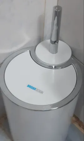 ست سطل زباله و فرچه دیزاین مدل برزیل