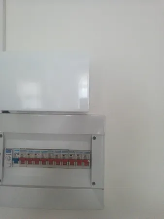 محافظ ولتاژ سارا مدل P121F