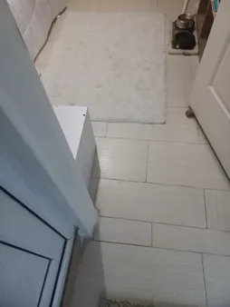 فرش ماشینی هیراد هوم فرنشینگ طرح خز پرز بلند زمینه سفید