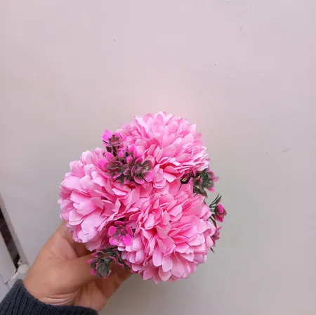 گلدان به همراه گل مصنوعی مدل سه گلی k16