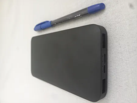 پاوربانک 10 وات شیائومی مدل Redmi ظرفیت 10000 میلی آمپر ساعت به همراه کابل تبدیل microUSB