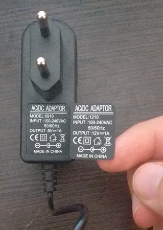 آداپتور 12 ولت 1 آمپر کد 1210