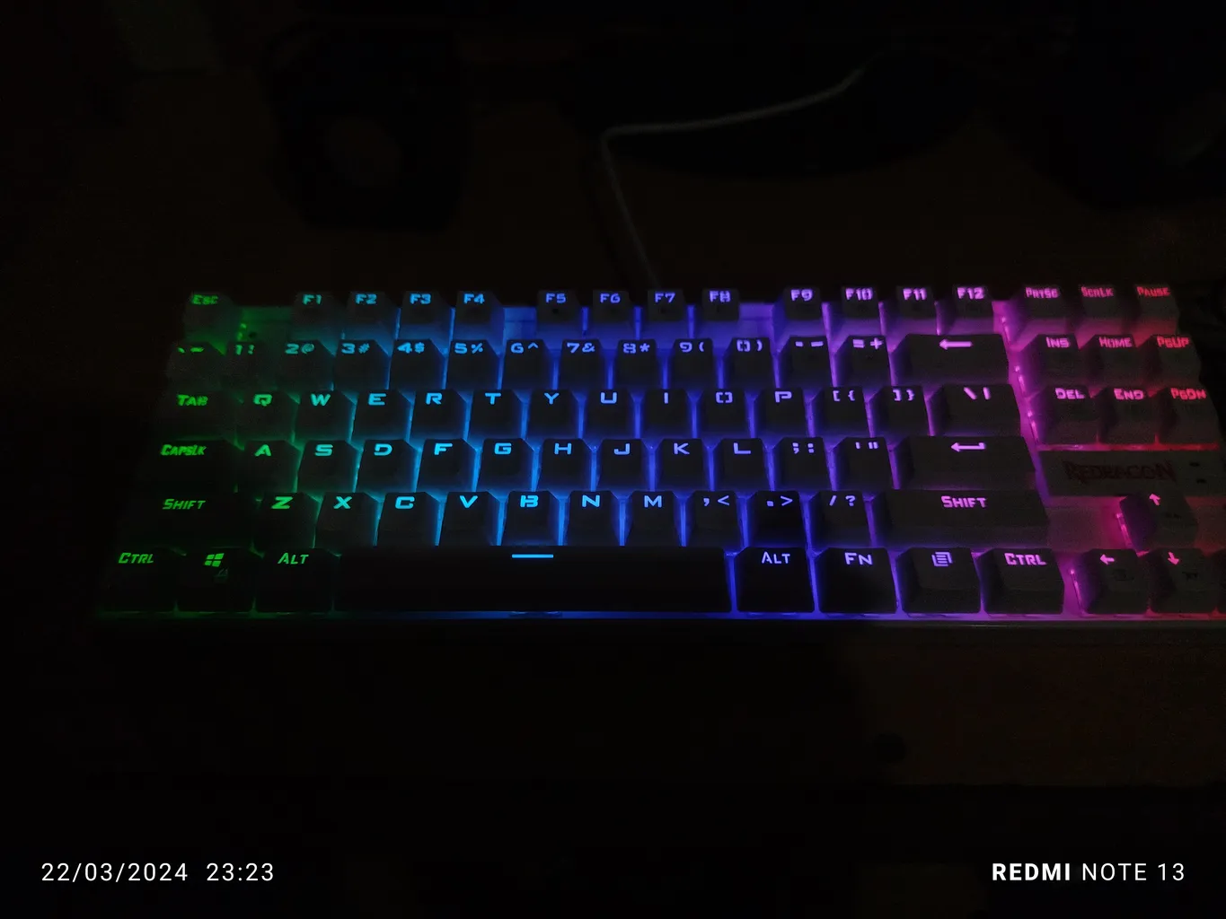 کیبورد گیمینگ ردراگون مدل K552 Kumara، سوییچ مکانیکال قرمز، Tenkeyless، نورپردازی RGB، قابلیت Anti-Ghosting