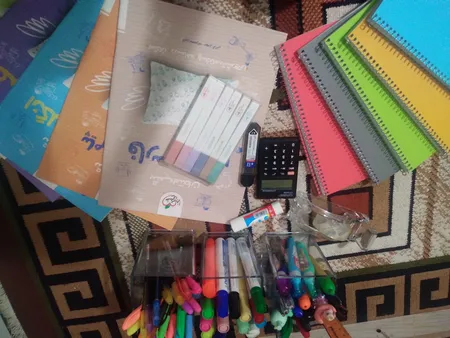 استند لوازم آرایشی هیواد مدل D3 بسته سه عددی