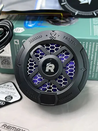 خنک کننده گوشی موبایل ریمکس مدل Magnetic Cooler With Temperature display RT-F7i