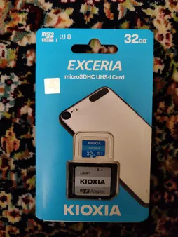 کارت حافظه‌ microSDHC کیوکسیا مدل EXCERIA کلاس 10 استاندارد UHS-I U1 سرعت 100MBps ظرفیت 32 گیگابایت به همراه آداپتور SD
