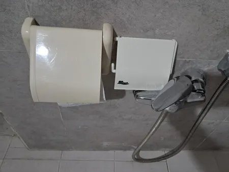 جای دستمال توالت سنی پلاستیک مدل Sarv