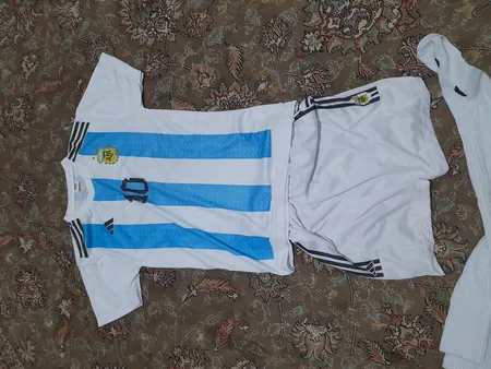 ست پیراهن و شورت ورزشی پسرانه طرح آرژانتین مدل مسی 2023