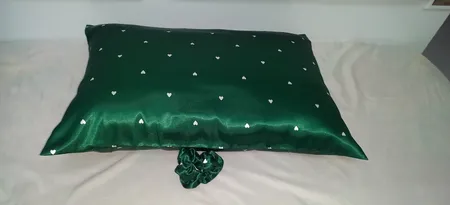 رو بالشی مدل ساتن ابریشم طرح قلبی به همراه کش مو