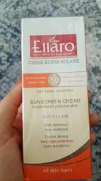 کرم ضد آفتاب الارو مدل Teinte Claire تحت لیسانس حجم 50 میلی لیتر