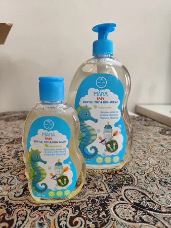 مایع شوینده و ضدعفونی کننده شیشه شیر مانا مدل پمپی حجم 750 میلی لیتر