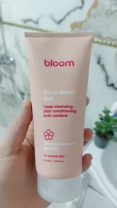 تجریه خرید ژل شستشو صورت بلوم مدل شکوفه گیلاس مناسب پوست معمولی حجم 200 میلی لیتر