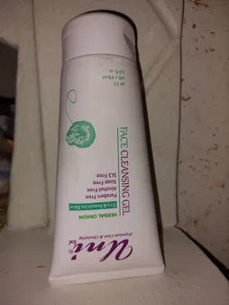 ژل پاک کننده صورت یونی لد مدل Dry And Sensitive Skin حجم 200 میلی لیتر