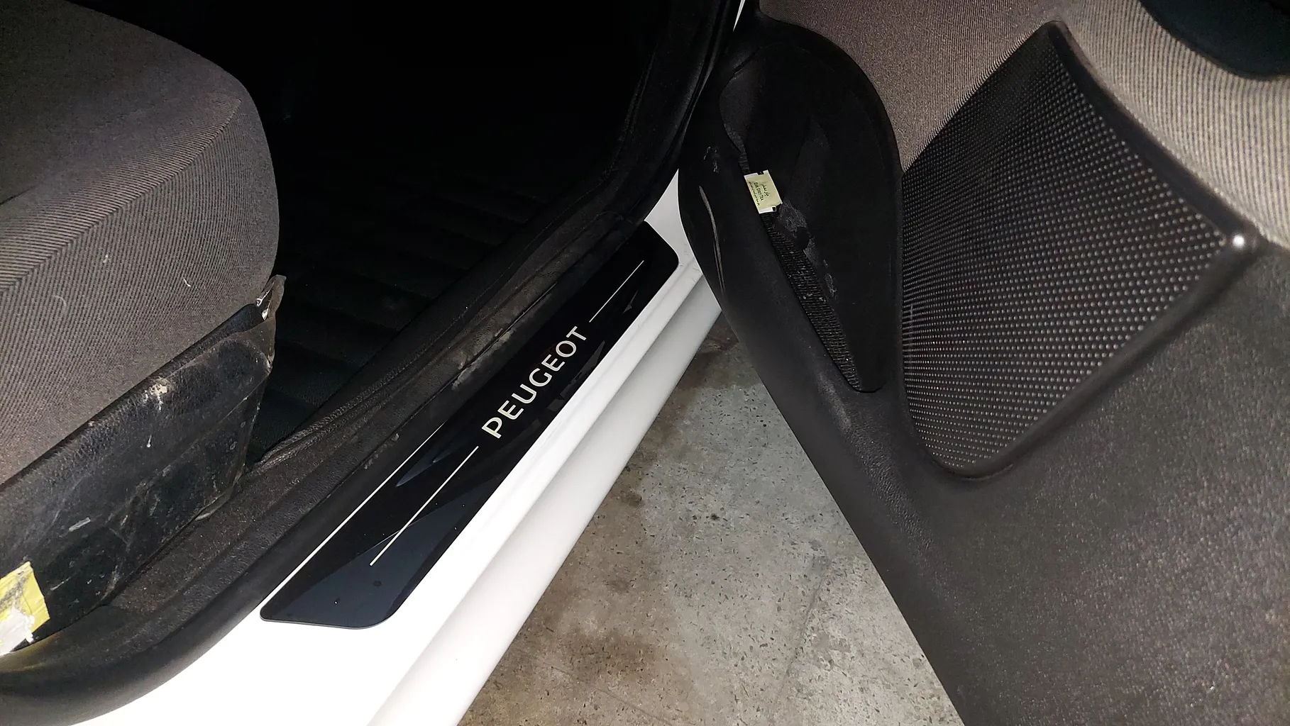 پارکابی خودرو پهلوان مدل شیشه ای کد G2P1 مناسب برای پژو 206 و 207 بسته چهار عددی