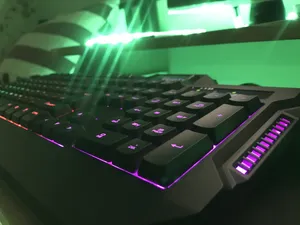 تجریه خرید کیبورد و ماوس گیمینگ وریتی مدل V-KB6121GCW، سوییچ ممبران، Full-Size، نورپردازی LED RGB