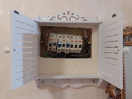 شلف دیواری مدل پوشاننده جعبه فیوز خطی