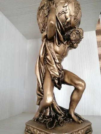 مجسمه آدم کره به دوش کد 020020051