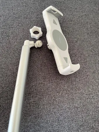 پایه نگهدارنده گوشی موبایل و تبلت ریمکس مدل RM-C08