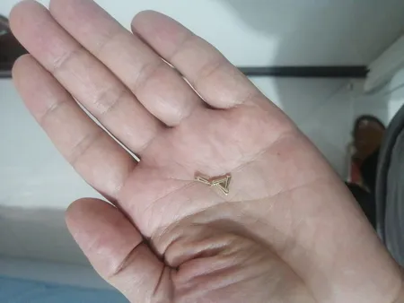 آویز گردنبند طلا 18 عیار زنانه ماوی گالری مدل مثلث پهن و باریک