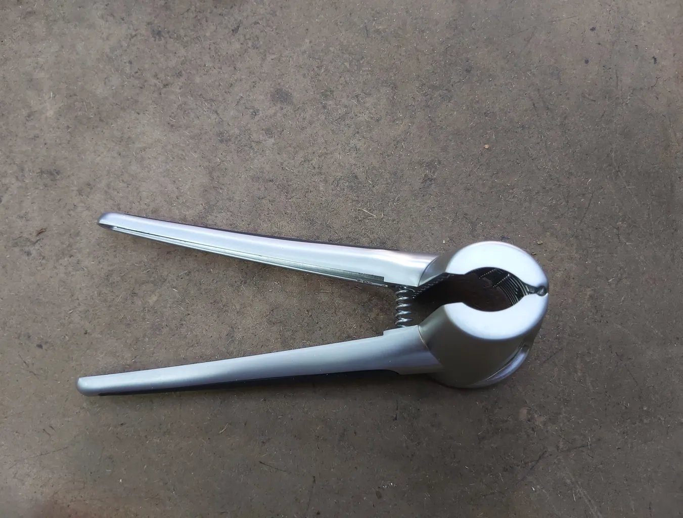 گردو شکن جی فی نی مدل 01