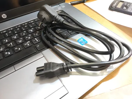 کابل برق سه پین  لپ تاپ لونا مدل 3x0.75mm طول 1.5 متر