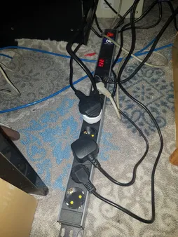 محافظ ولتاژ دیجیتال پارت الکتریک مدل آذین کد 6642