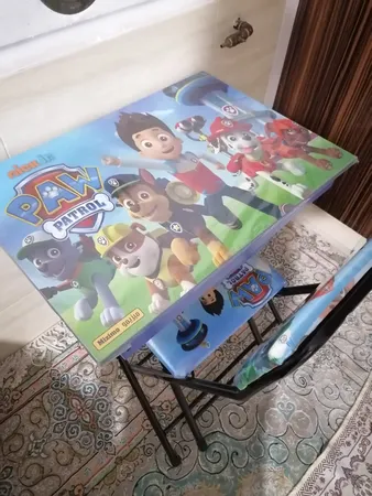 میز تحریر و صندلی طرح سگ های نگهبان