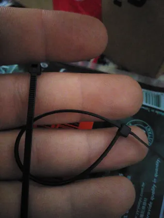 بست کمربندی وای وای مدل TSL-140-M سایز 2.5×140 میلیمتر