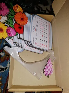 تجریه خرید تقویم رومیزی سال 1404 باروچین مدل گلدان گل