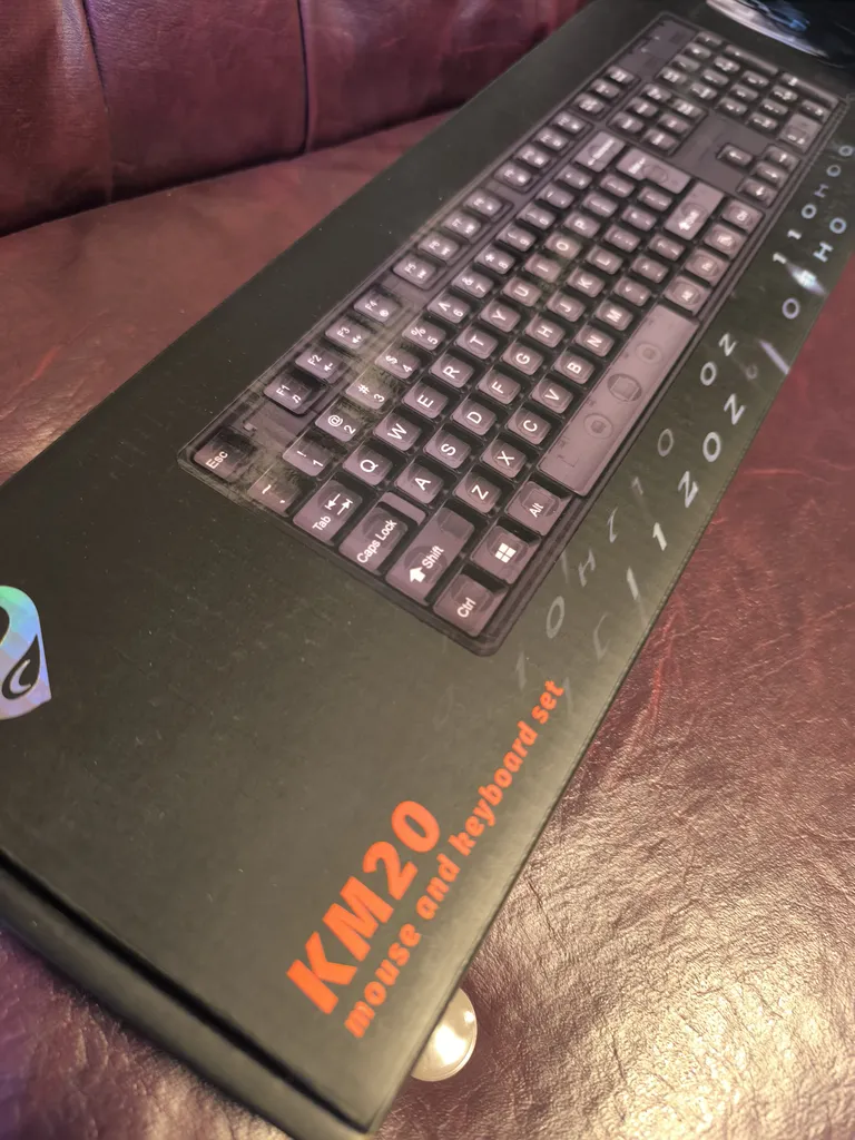کیبورد و ماوس بی سیم ریزیو مدل KM20، سوییچ ممبران، Full-size