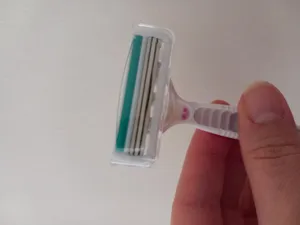 تجریه خرید خود تراش زنانه افکس مدل Heron بسته 4 عددی