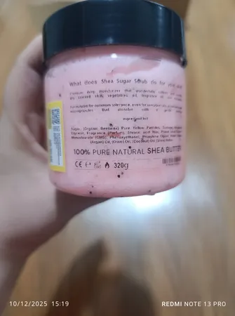 اسکراب لایه بردار پوست ترتیو مدل توت فرنگی شی باتر وزن 320 گرم