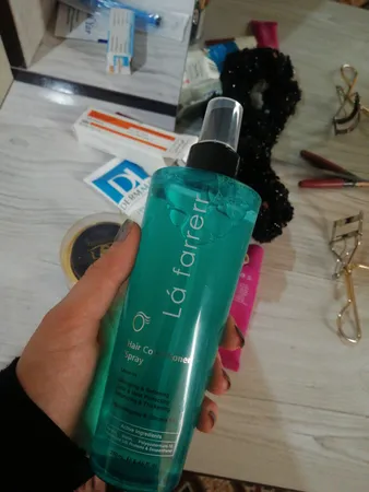 اسپری نرم کننده و حالت دهنده مو لافارر مدل All type hair حجم 250 میلی لیتر