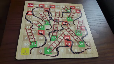 بازی منچ و مارپله کلاسیک تخته چوبی مدل Animals