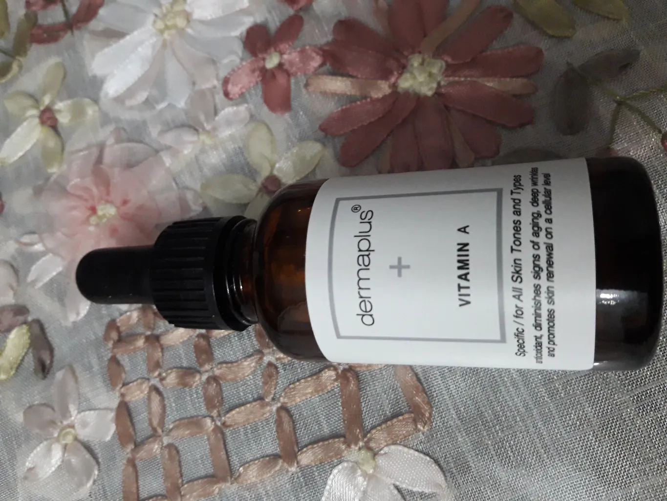 سرم پوست درما پلاس مدل ویتامین آ حجم 30 میلی لیتر