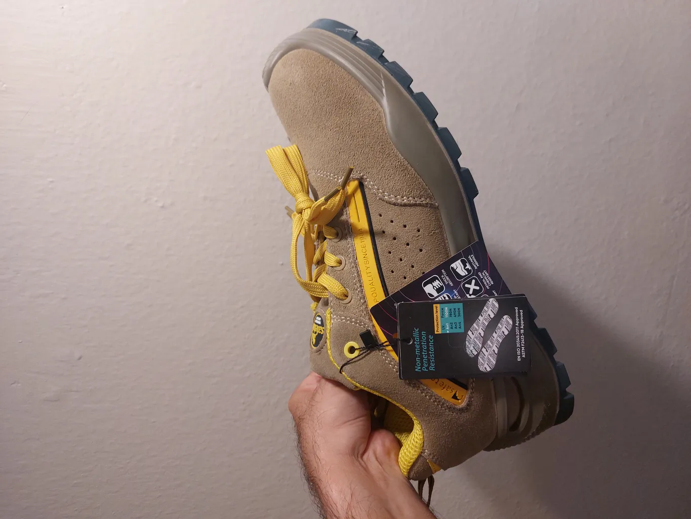 کفش ایمنی سیف تو مدل عایق برق 18 KV فشار قوی