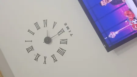 ساعت دیواری دکوراتیو مدل طرح رومی سایز 120