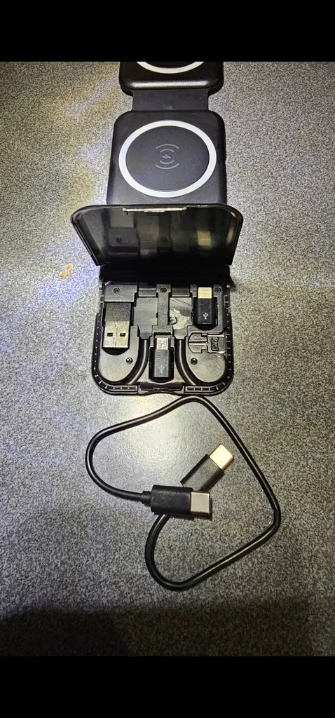 شارژر بی سیم 15 وات یورود مدل BM3093