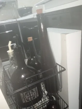 بطری مدل ایسلندی به همراه کاپسیل و چوبه پنبه