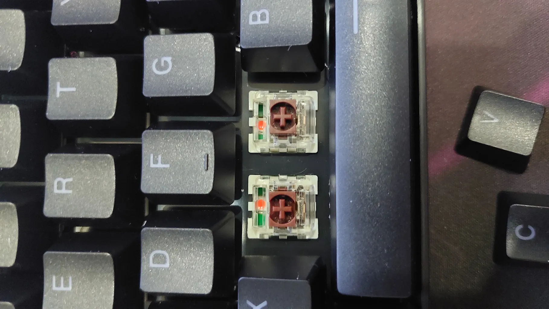 کیبورد گیمینگ اونیکوما مدل G55 RGB، مکانیکال سوییچ قهوه‌ای، Tenkeyless، نورپردازی RGB