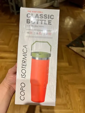 قمقمه 0.88 لیتری مدل Iceflow Flip Straw Tumbler، جنس استیل، دارای درب پیچی با سری پیچی آسان‌نوش نی‌دار، عایق حرارت استیل